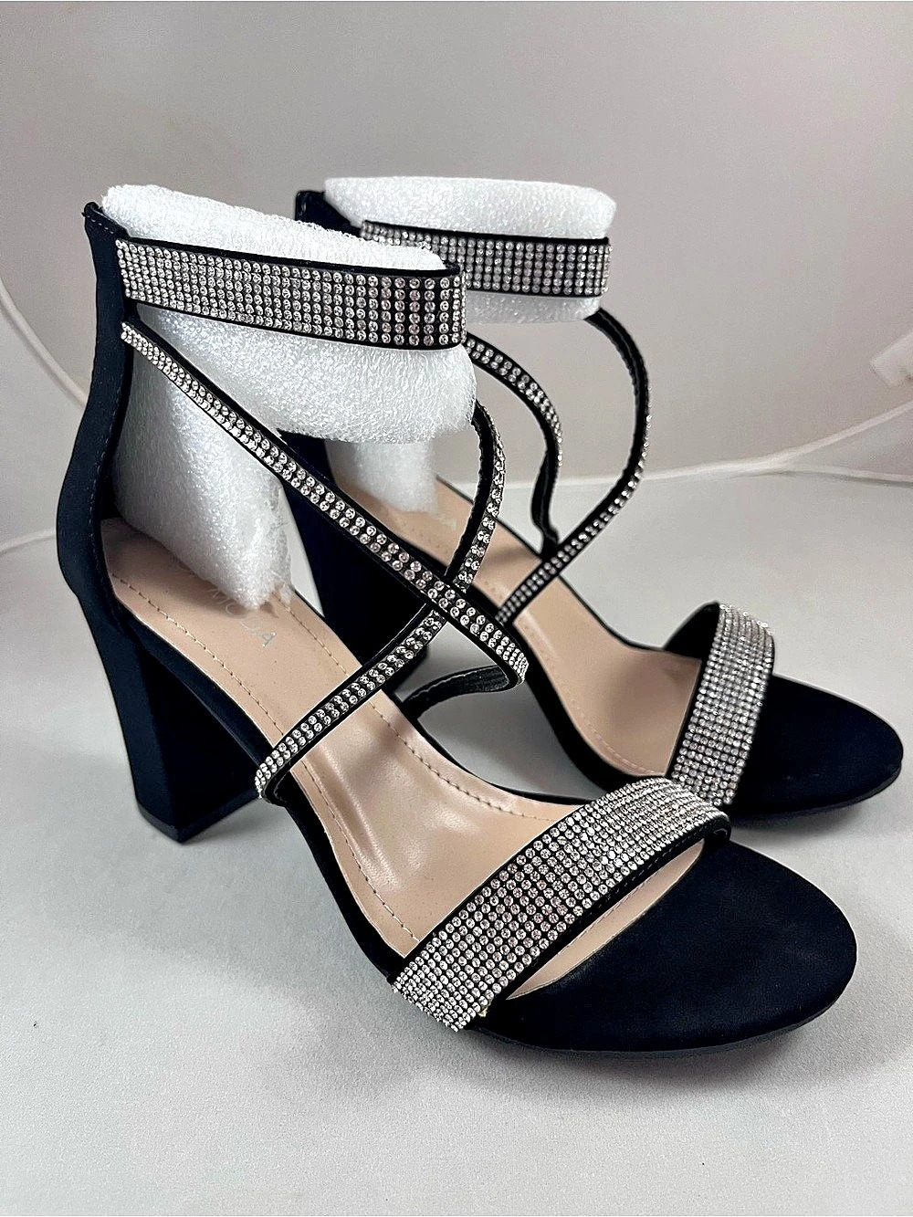 NWOB Top Moda Black Rhinestone Strappy Block Heel Sandals Size 7.5 - Picture 3 of 9